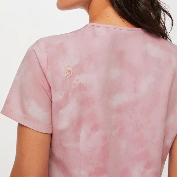 Figs Women’s M Catarina Top & Joggers - Marbled Rose - Picture 3 of 10